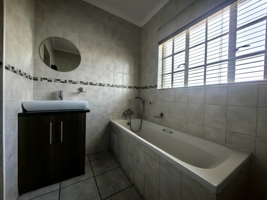 4 Bedroom Property for Sale in Hexrivier Lifestyle Estate North West